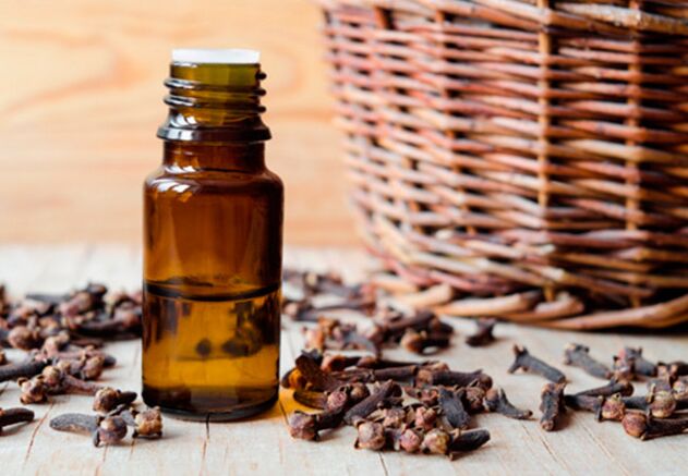 Aromaterapeutičtí průvodci upřednostňují hřebíčkový olej
